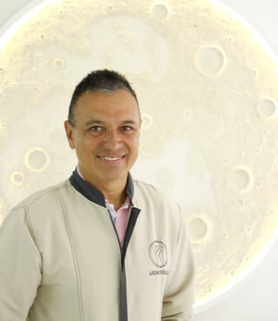 Dr. Javier Solano