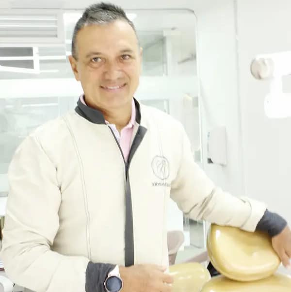 Dr. Javier Solano