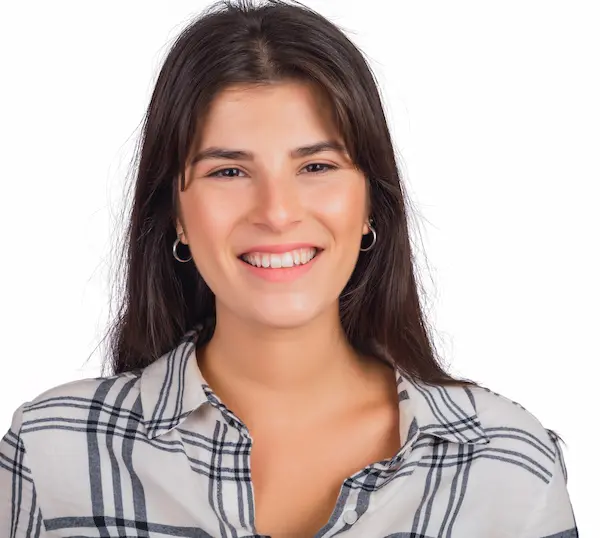 Resultado estético de blanqueamiento dental seguro y efectivo en consultorio odontológico