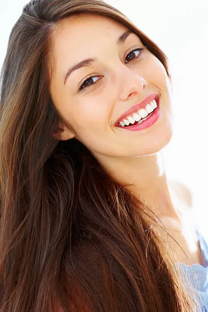 diseno-de-sonrisa-bogota-armonika-odontologia.webp Diseño de sonrisa en Bogotá con carillas y estética dental en Armonika Odontología<br />
